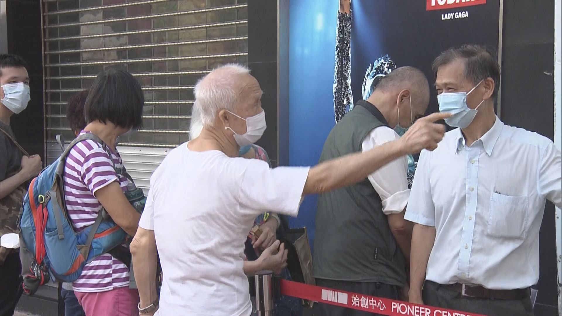 補交申領消費券資料現人龍　政府︰無填妥表格