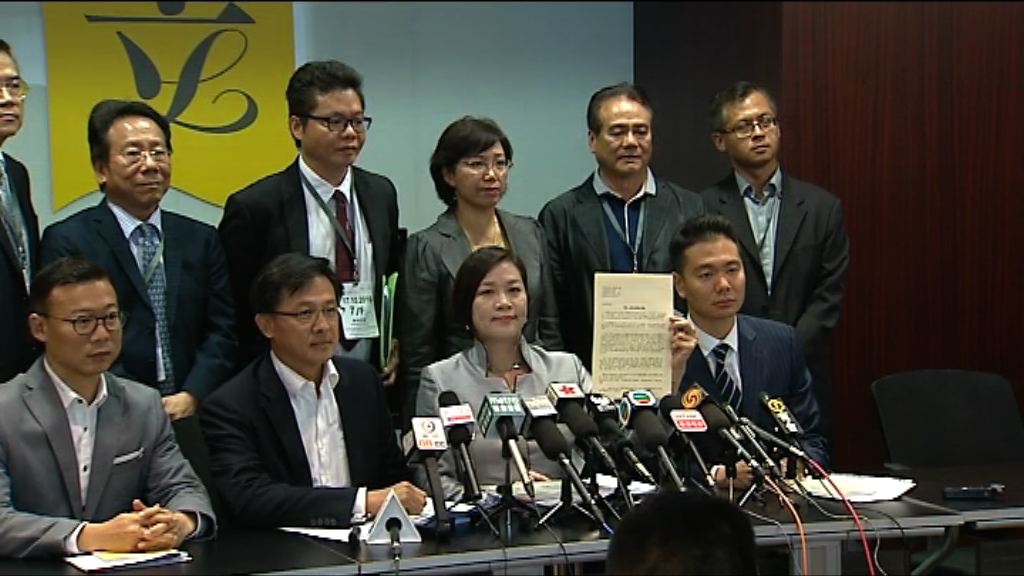 建制派要求青政收回宣誓時言論和道歉