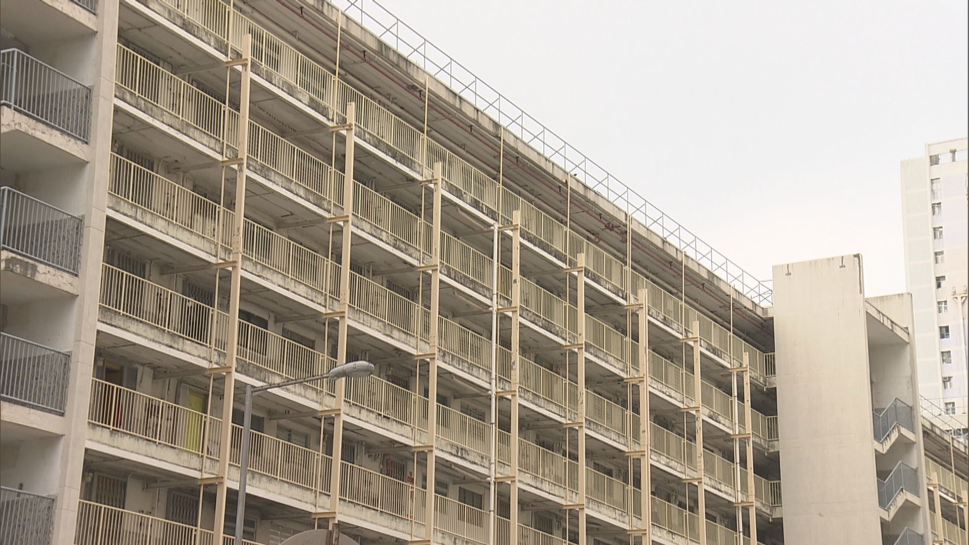 華富邨重建 居民認為賠償少 商戶不捨街坊客