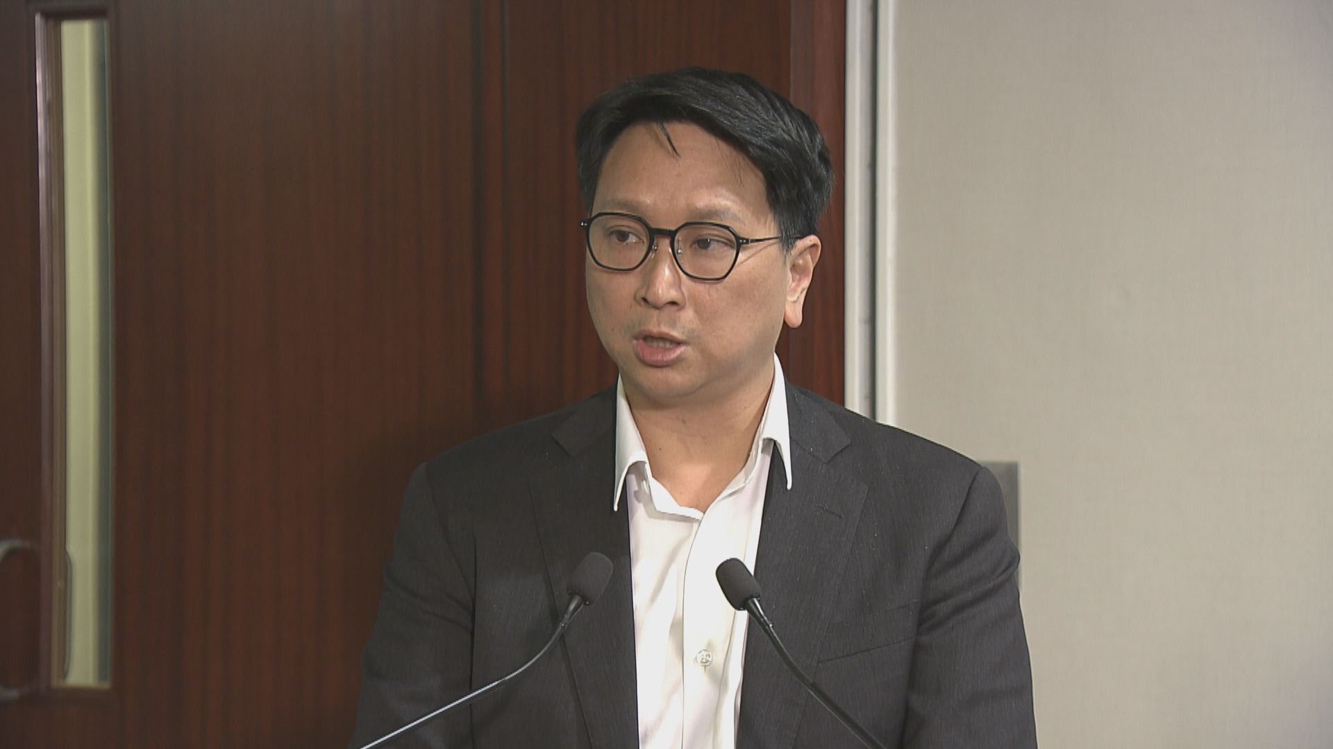 宏福苑火災｜鄧家彪冀政府再讓宏志閣居民返回單位執拾