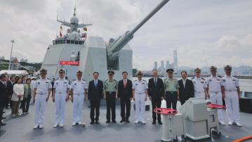 特區政府為山東艦航母編隊舉行歡迎儀式　李家超：讓巿民身臨其境體會家國情懷