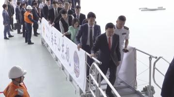 山東艦訪港｜港府辦歡迎儀式　李家超：編隊訪港象徵國防安全護航高質量發展