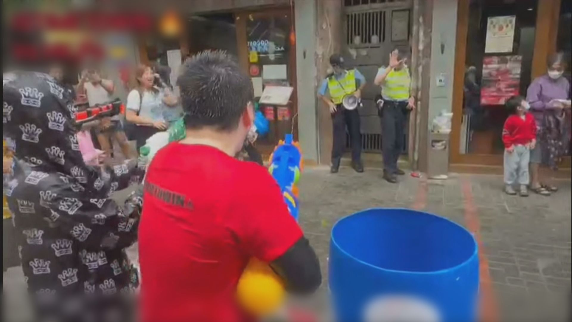 消息指警方拘捕一名男子　涉潑水節公眾地方行為不檢