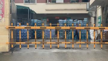 鑫鼎鑫樽裝水事件一男一女被捕　警檢2600支同批次飲用水疑來自樟木頭一水廠