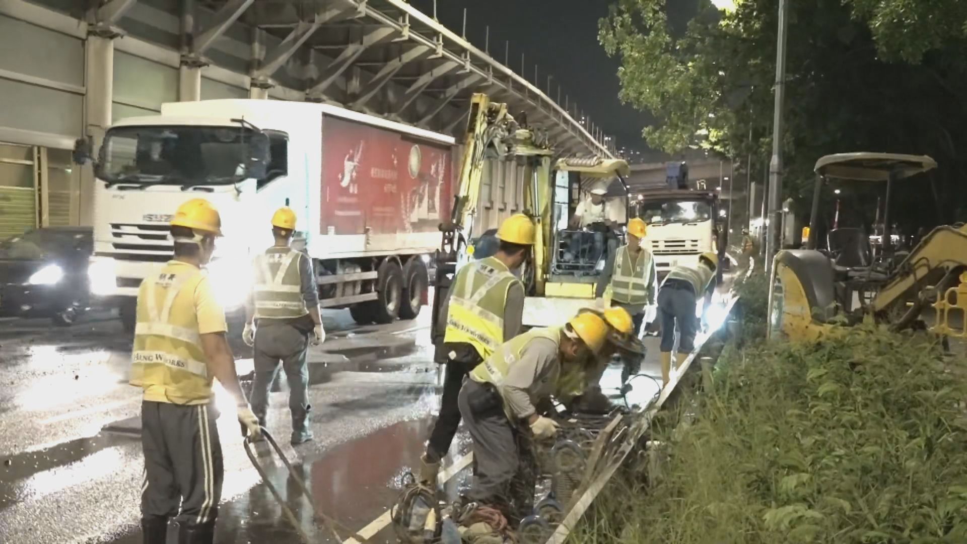 屯門爆水管｜水務署修復水管恢復供水　署長黃恩諾：滲漏點較深需時處理