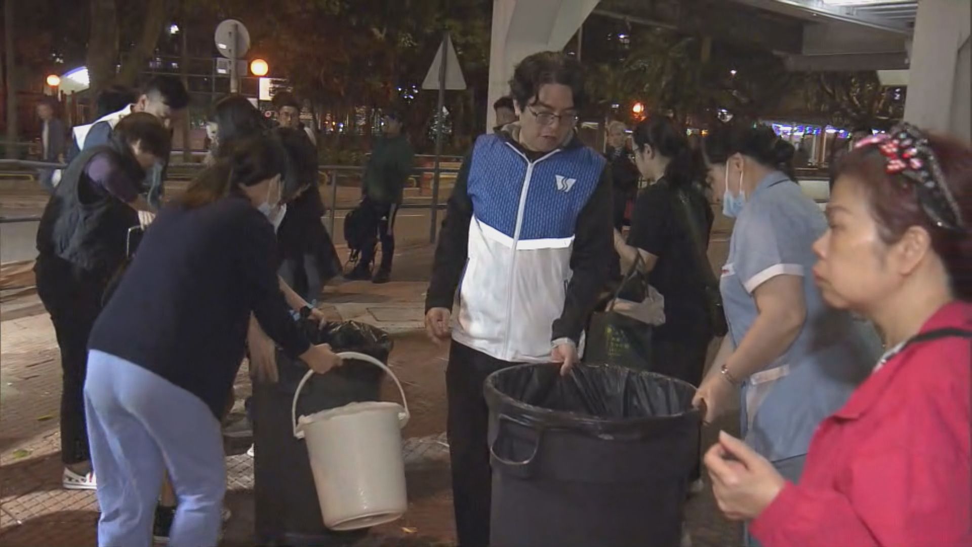 上水安盛苑及天平邨部分樓宇食水供應晚上未恢復　水務署署長黃恩諾到場視察