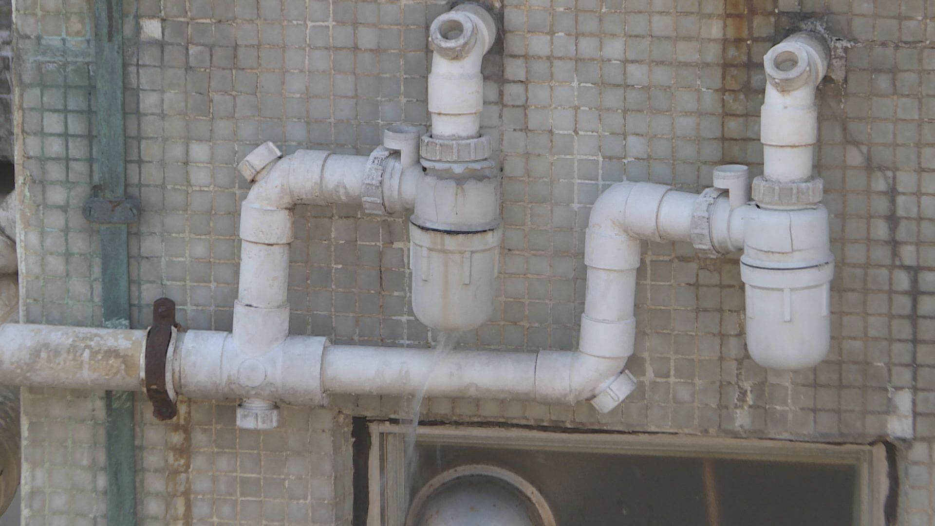 市區水管老化致常爆喉　水務署署長黃恩諾：運用人工智能助識別風險