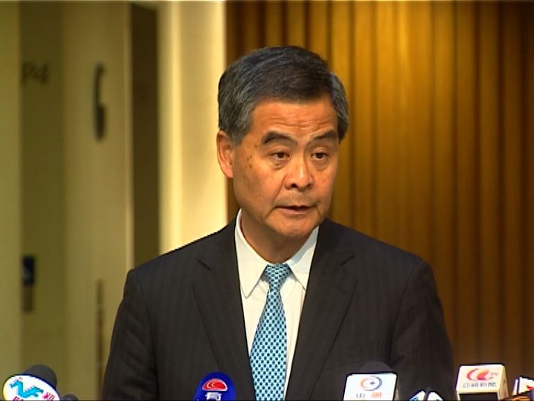 梁振英：考慮追究鉛水事件責任