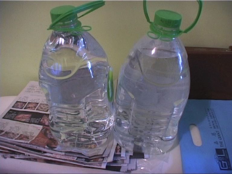 有啟晴邨居民稱臨時供水點食水呈奶白色