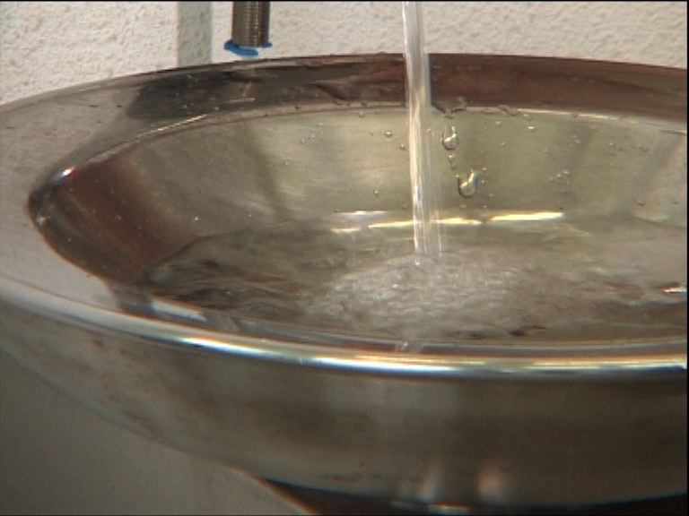 吳克儉：不會全面為學校驗水