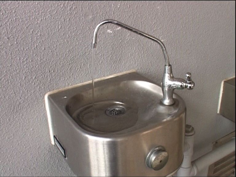 政府周四會議將討論學校食水