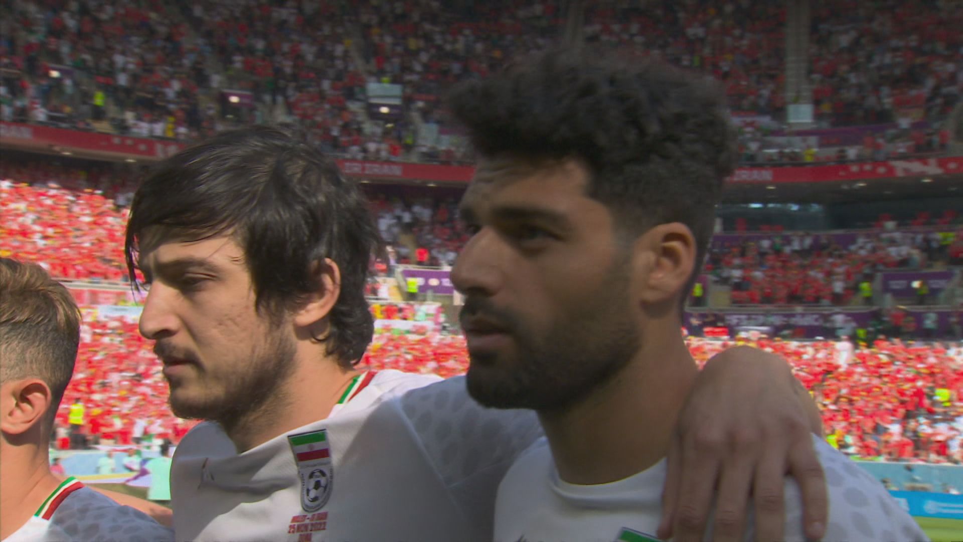 伊朗球員開賽前恢復唱國歌