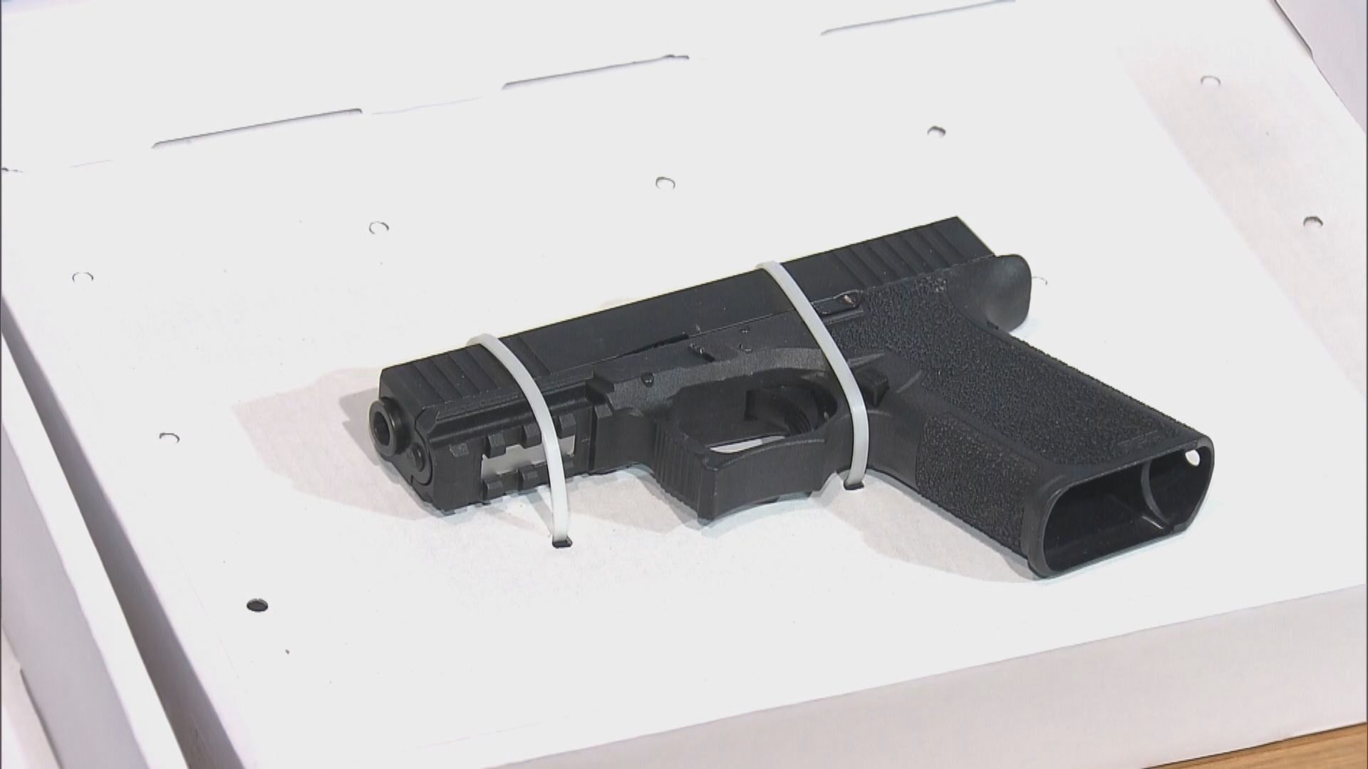 警方檢手槍及過百發子彈拘11人　相信瓦解激進團夥