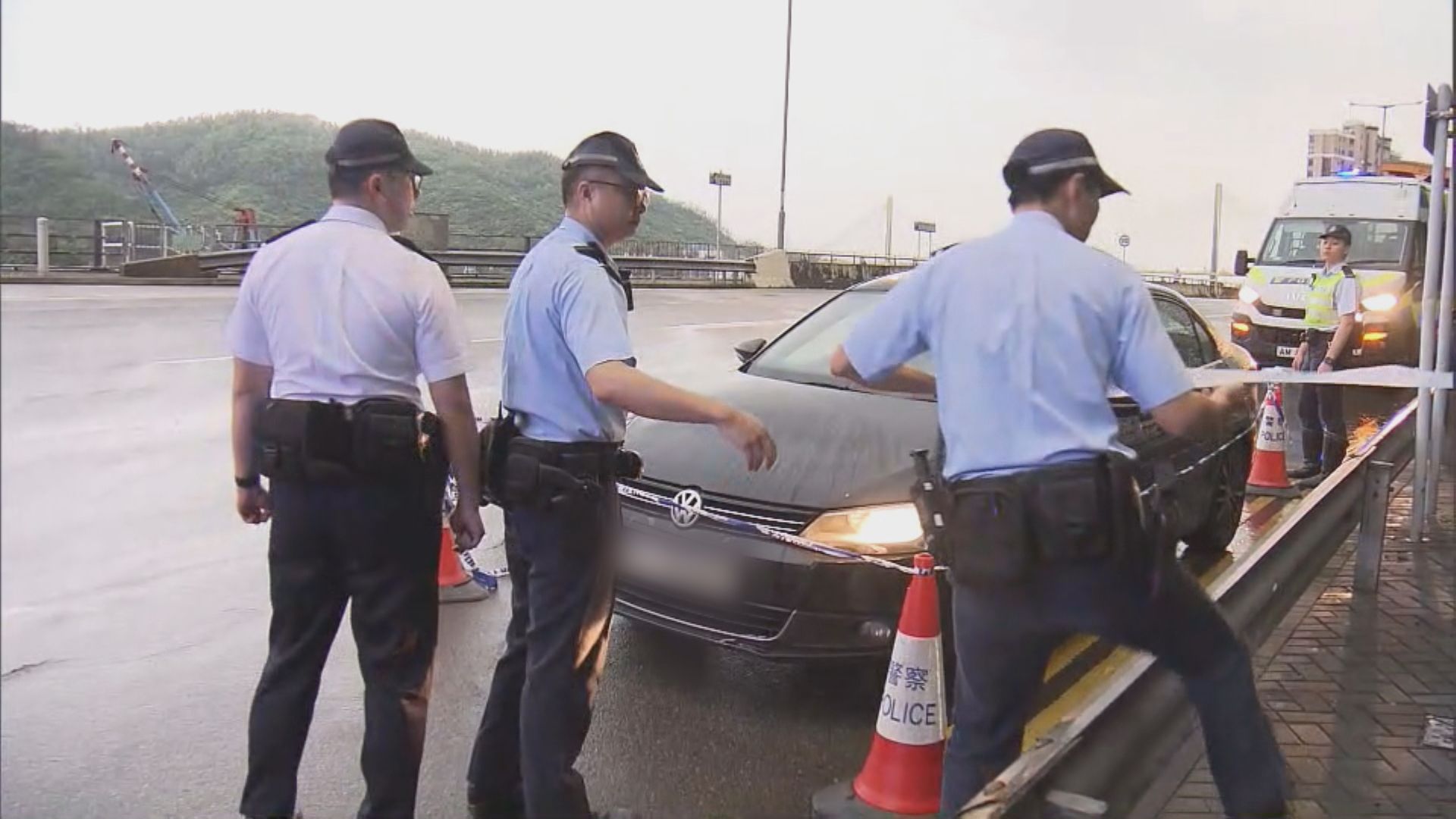警荃灣發現可疑車檢利刀