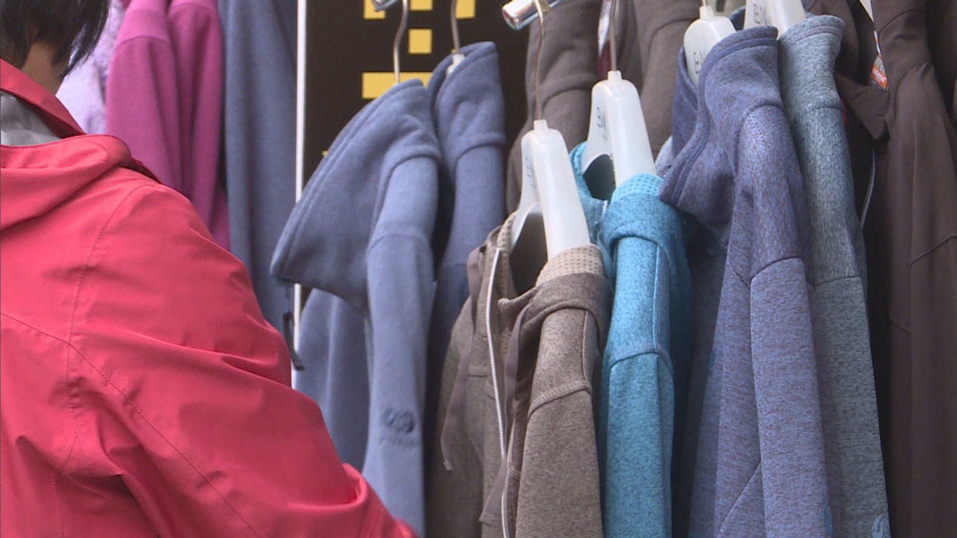 本港天氣持續寒冷　保暖衣物銷量增加