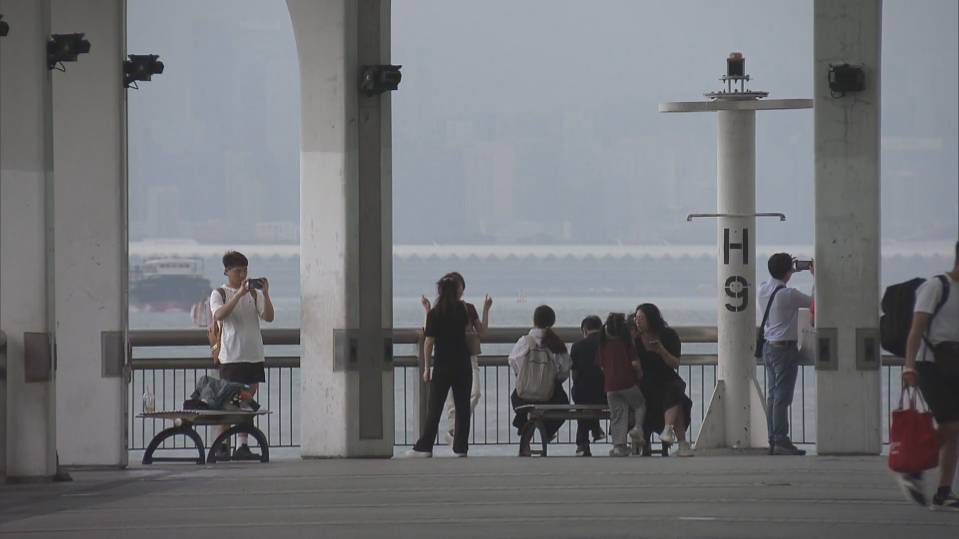 天文台預料強陣風吹襲本港