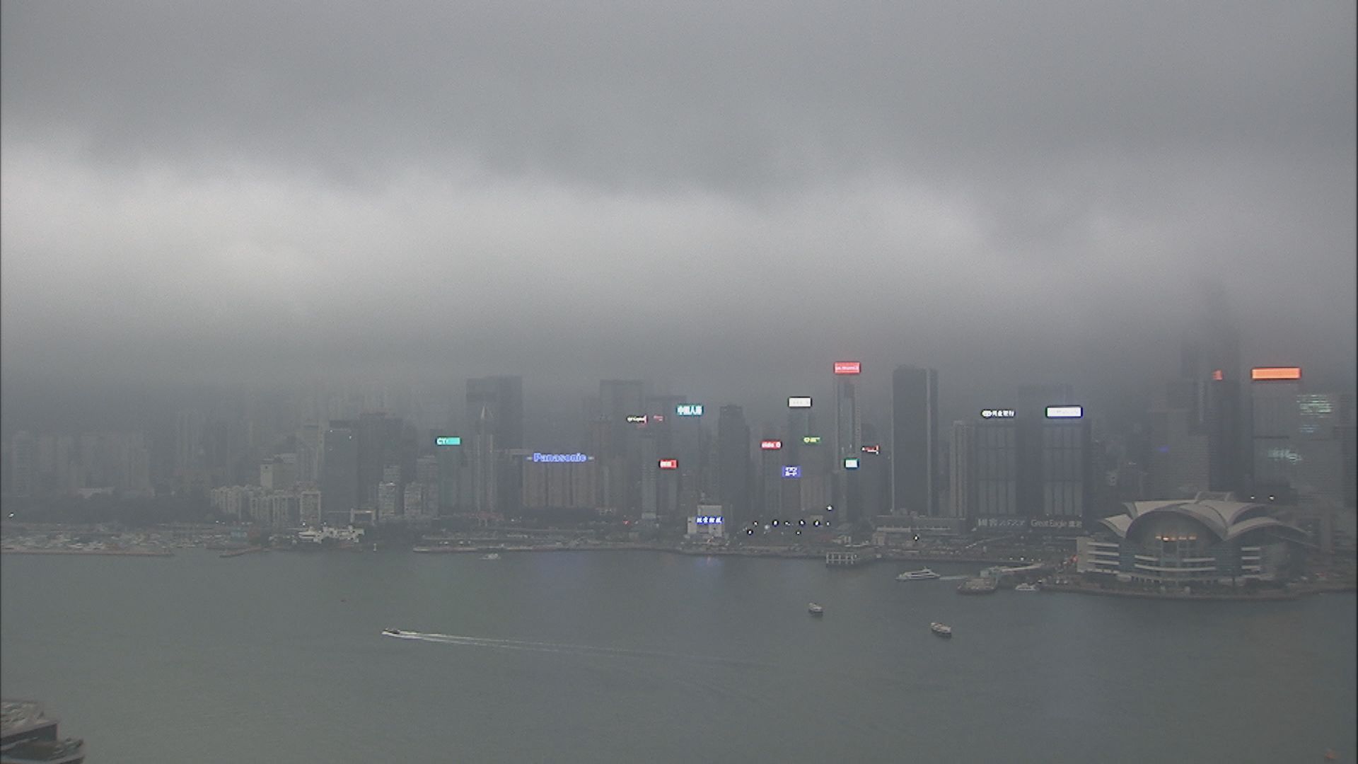 一道冷鋒橫過廣東沿岸　強陣風吹襲本港