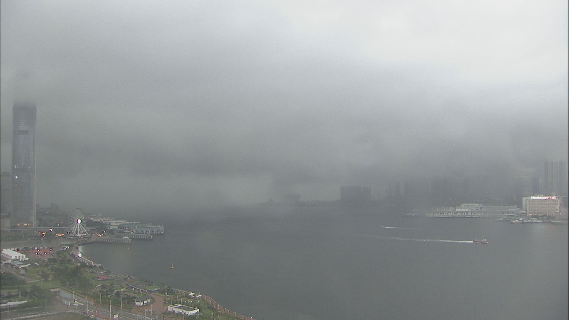 紅色暴雨警告生效