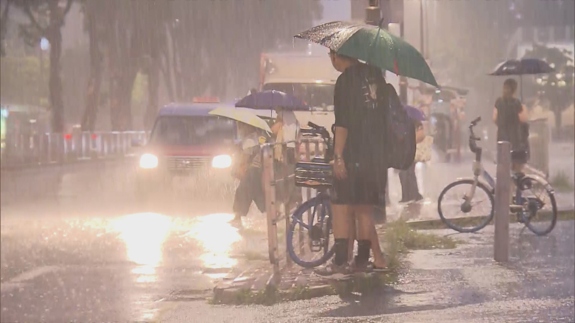 天氣｜天文台：強雷雨區正影響本港　多區下起大雨