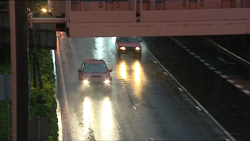 黃色暴雨警告信號生效