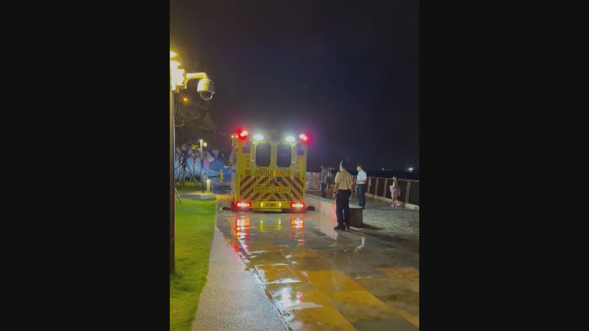 中山紀念公園有地磚破裂下陷　救護車一度被困