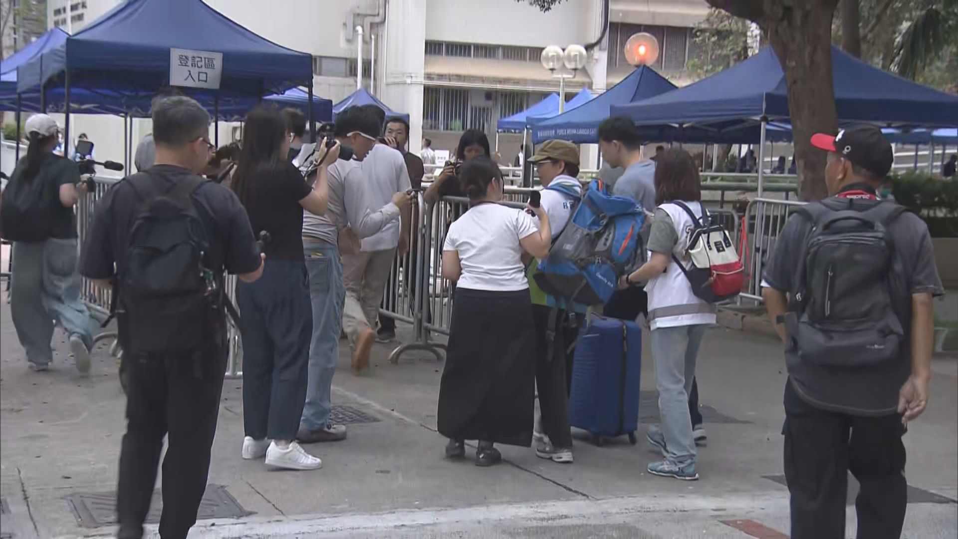 宏福苑居民繼續第二輪上樓執拾物品　有居民指會盡量執拾多些