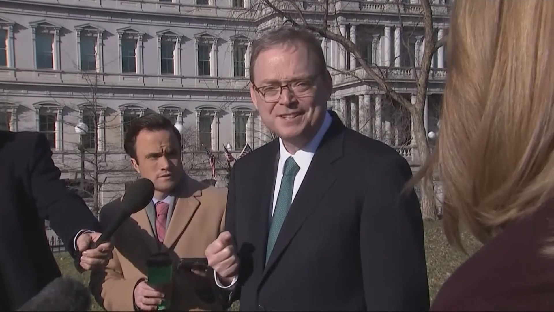 白宮經濟顧問：鮑威爾職位百分百安全