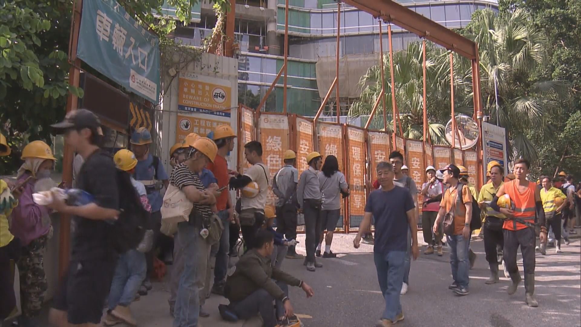 司徒拔道一個地盤有野豬闖入 六人傷包括一名警員