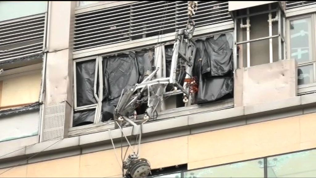 紅磡屋苑吊船撞毀單位已圍封