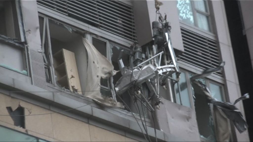 紅磡屋苑吊船撞毀單位　業界稱疑涉人為疏忽