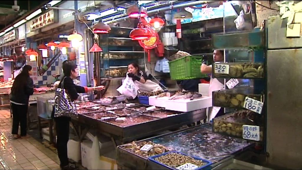 市民一早到街市買菜準備做冬