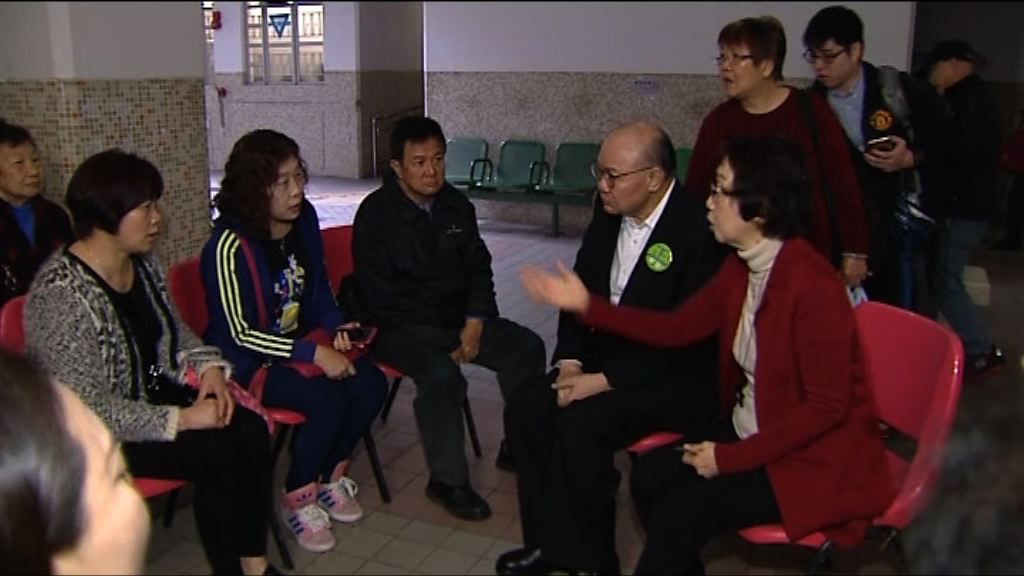 陳婉嫻陪同胡國興視察黃大仙