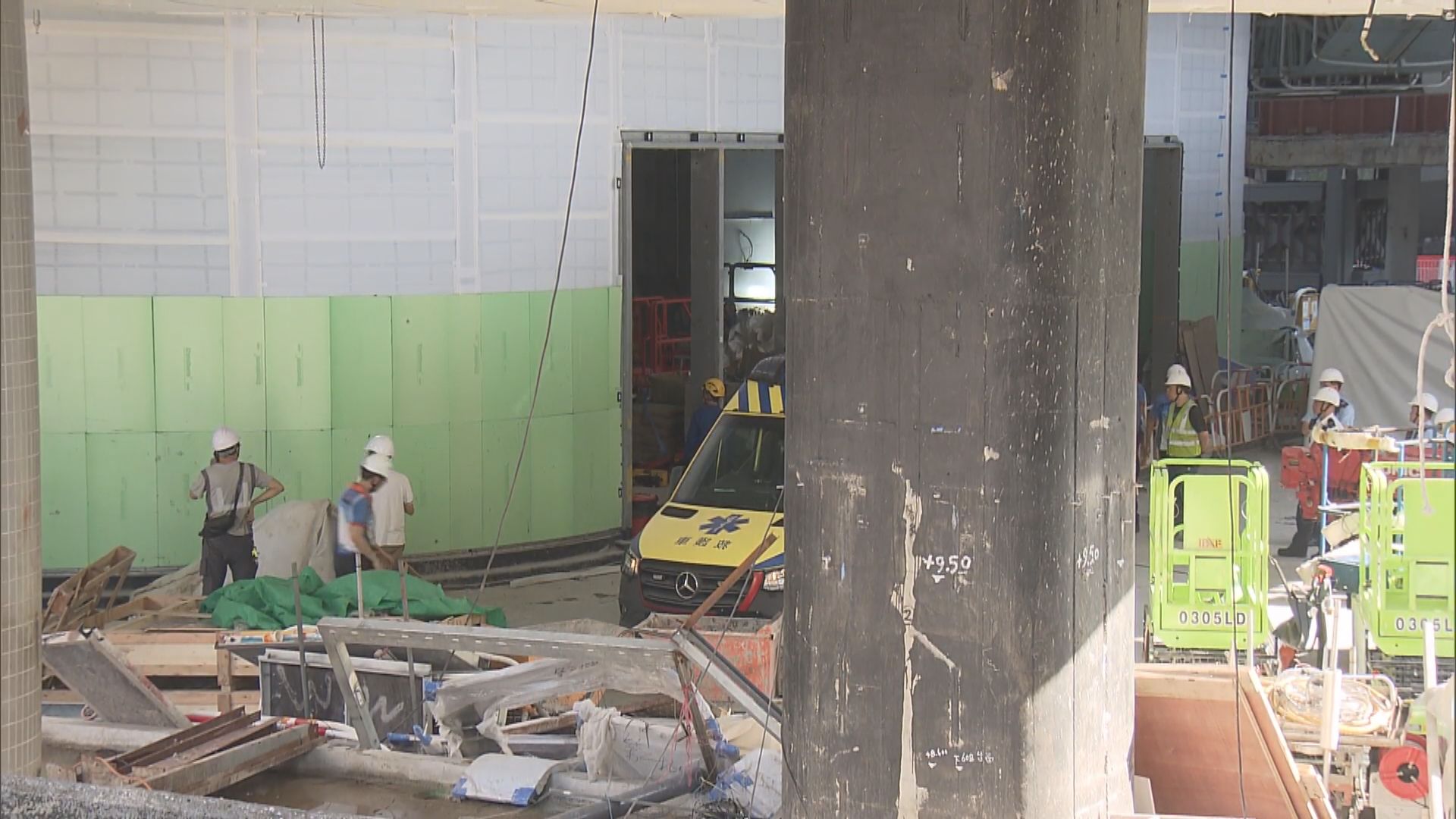 美利道地盤有兩名工人從高處墮下