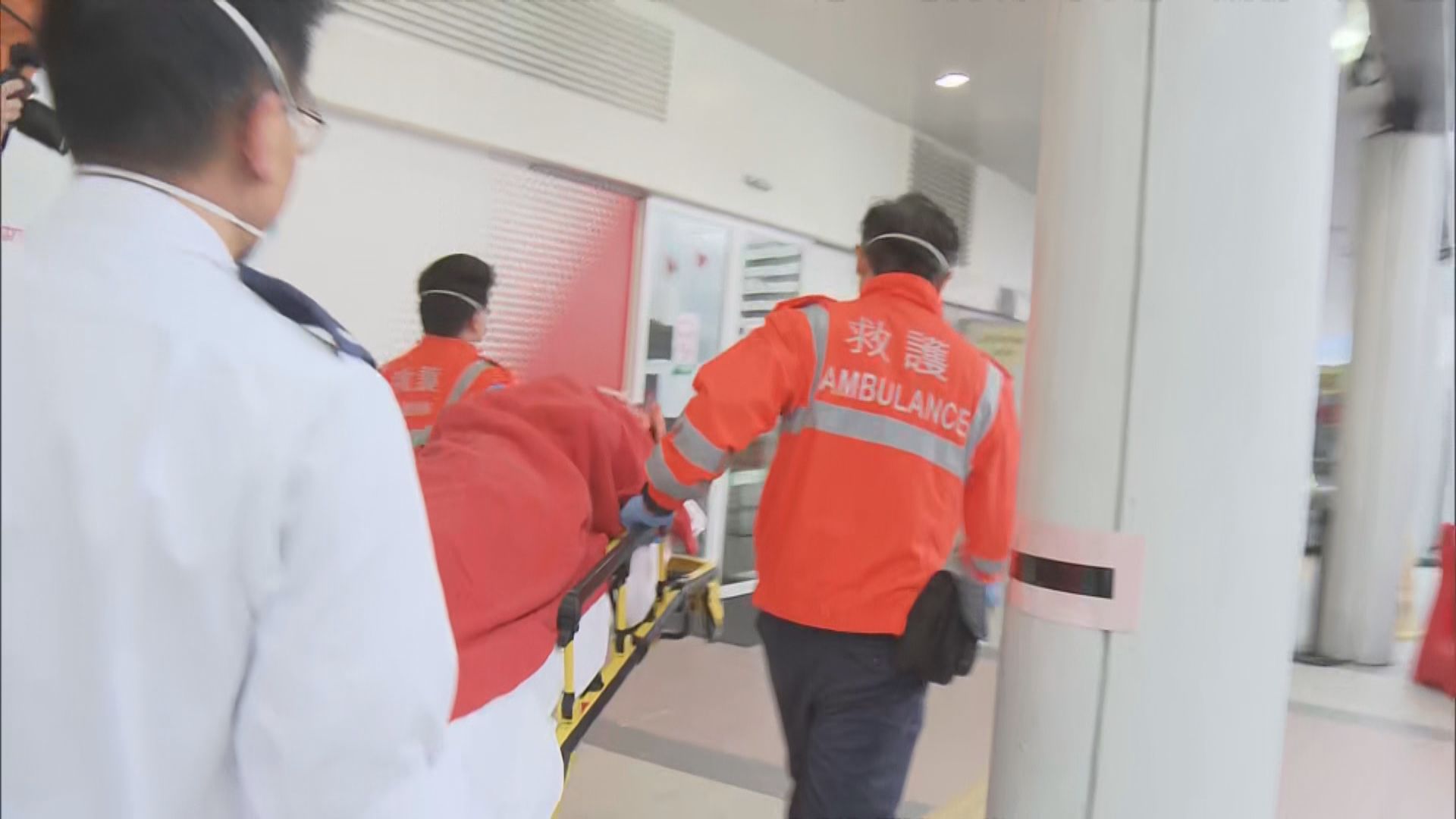 機場三跑地盤工人墮10米坑獲救送院