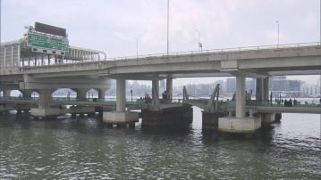 北角東岸板道工人遭開合橋夾傷送院