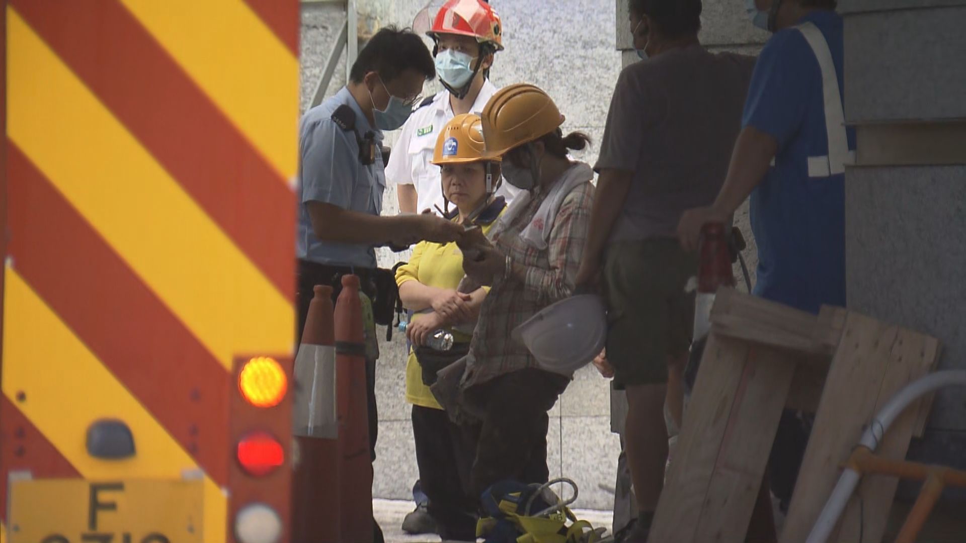 沙田九肚山兩女工被困吊船消防到場拯救