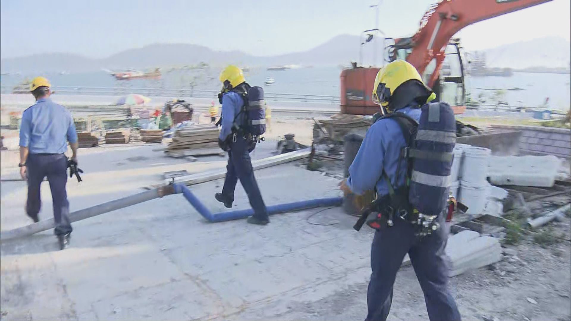 屯門三地盤工人被困地下水道獲救