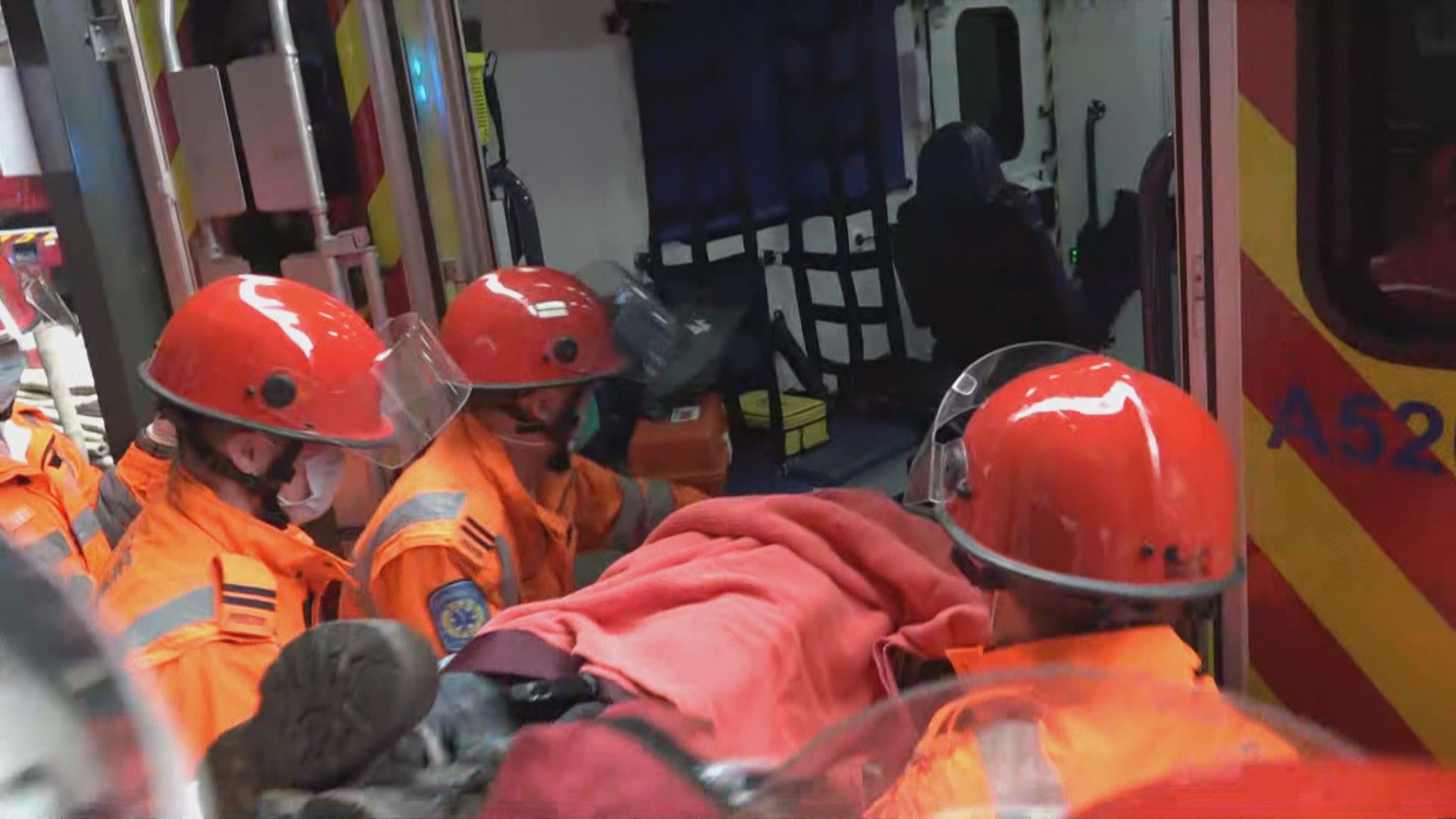 尖沙咀地盤鋼筋墮下壓中男工人　昏迷送院