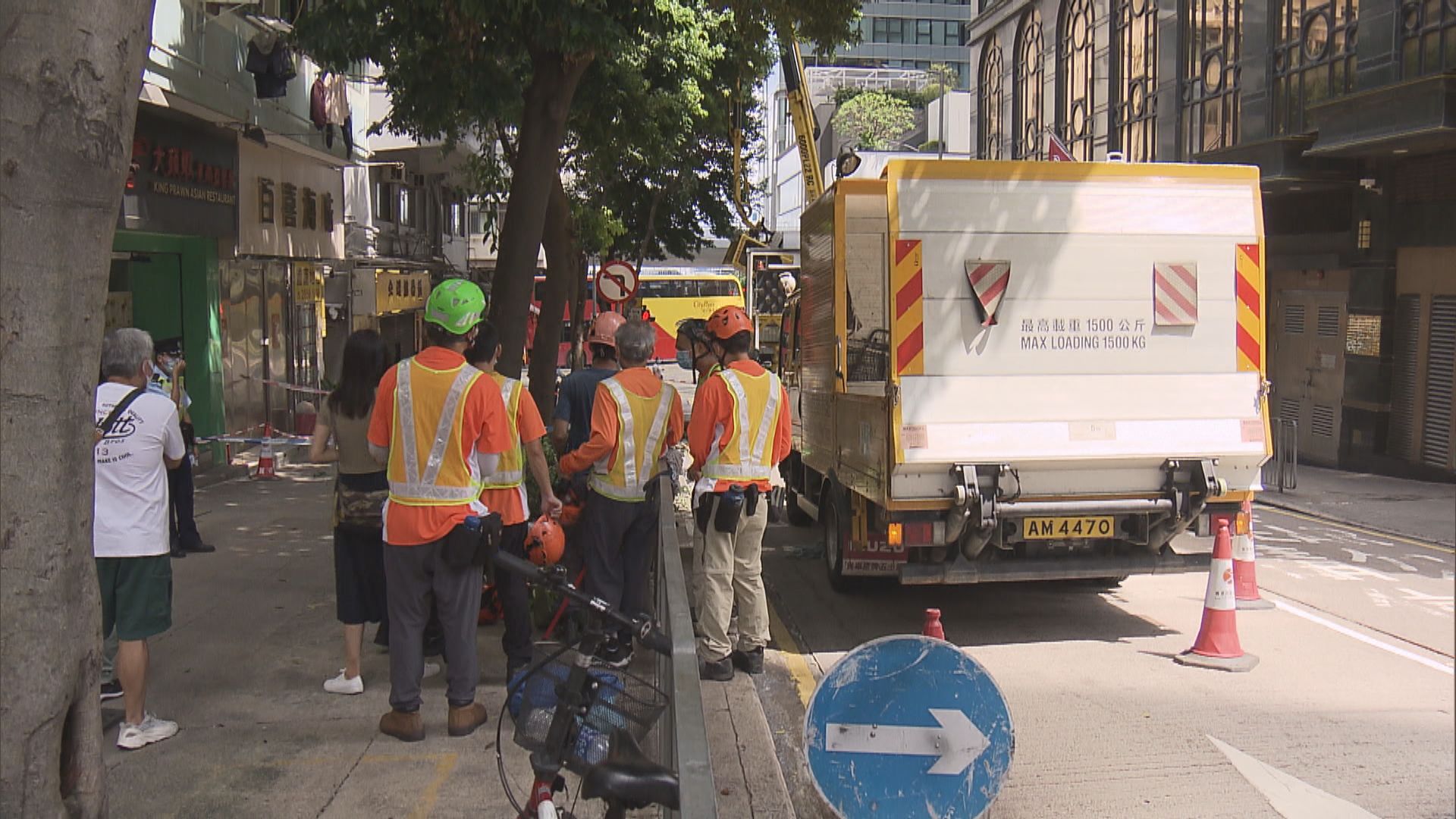 兩名工人西環修葺樹木升降台吊臂折斷一死一傷