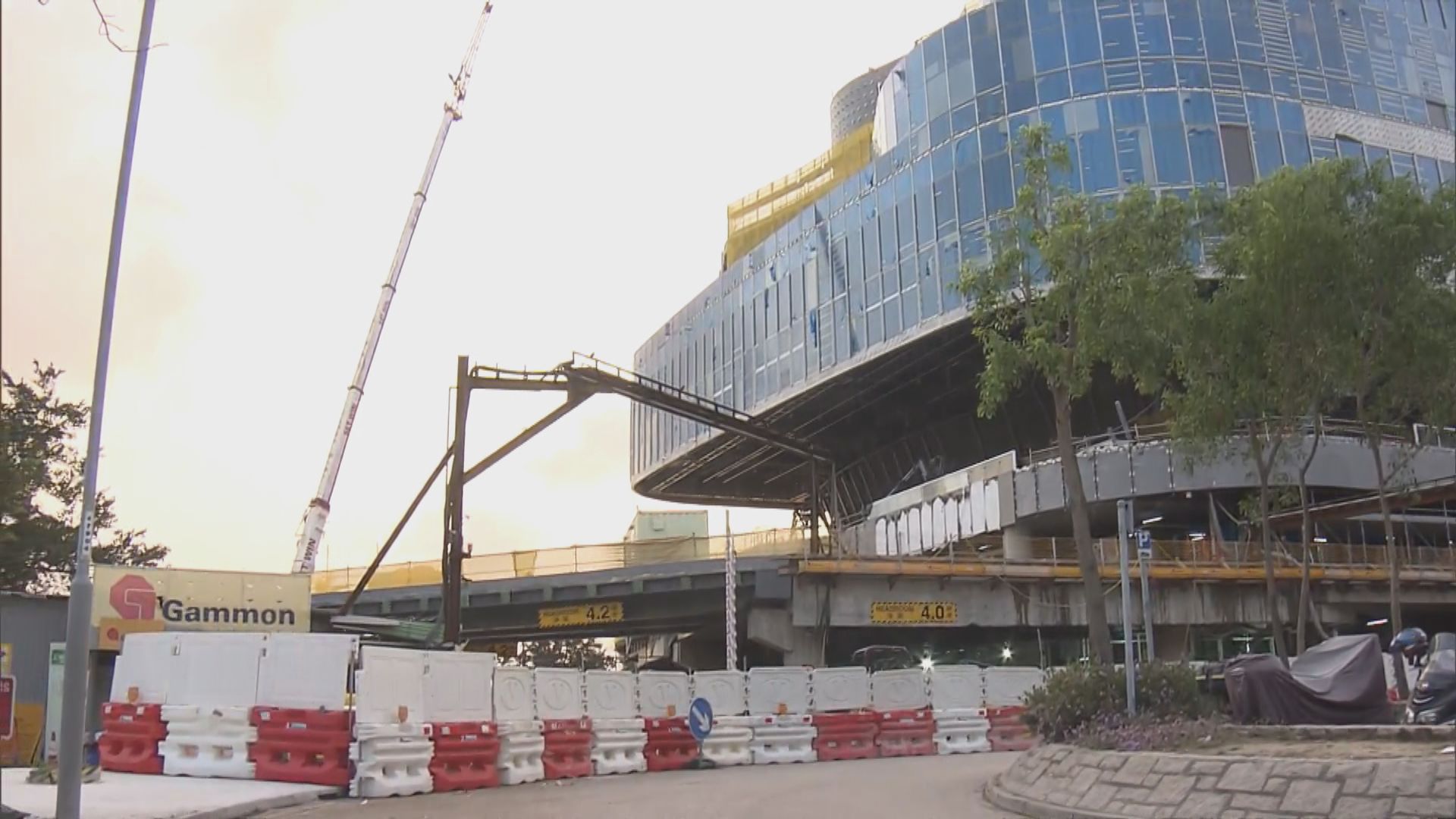 數碼港地盤工人遭磨機擊中受傷送院