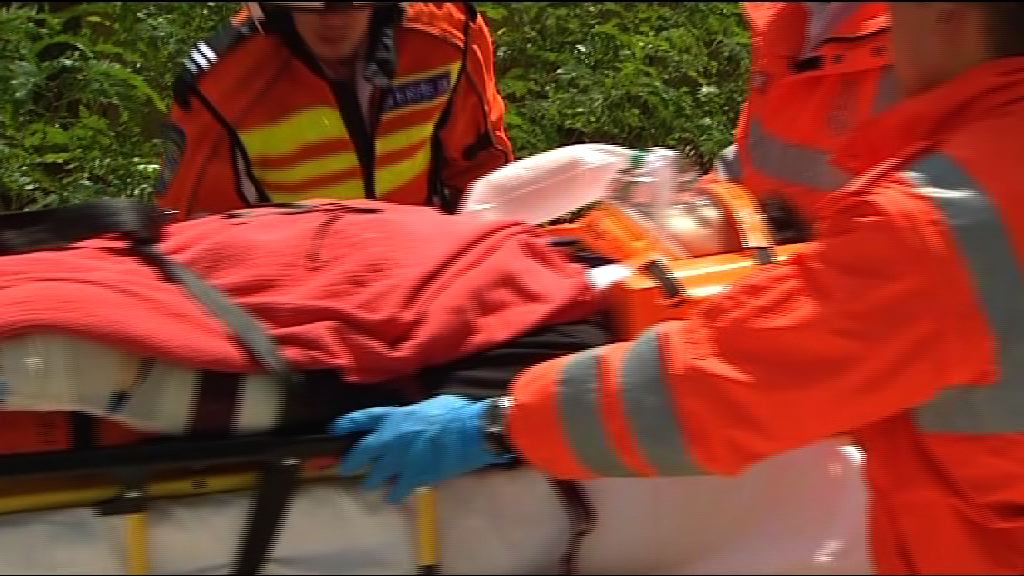 海怡半島裝修工人三樓墮下受傷