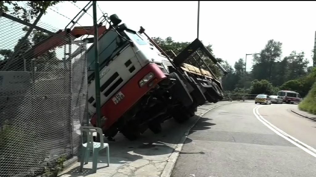 長沙灣吊臂車傾側　一工人被壓死