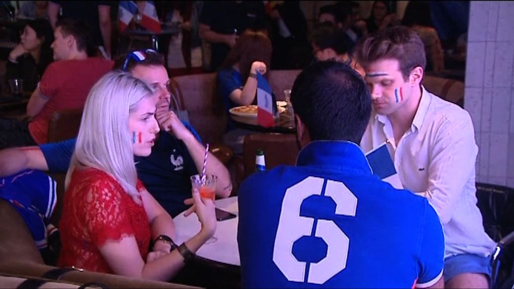 世界盃決賽上演市面氣氛熱烈