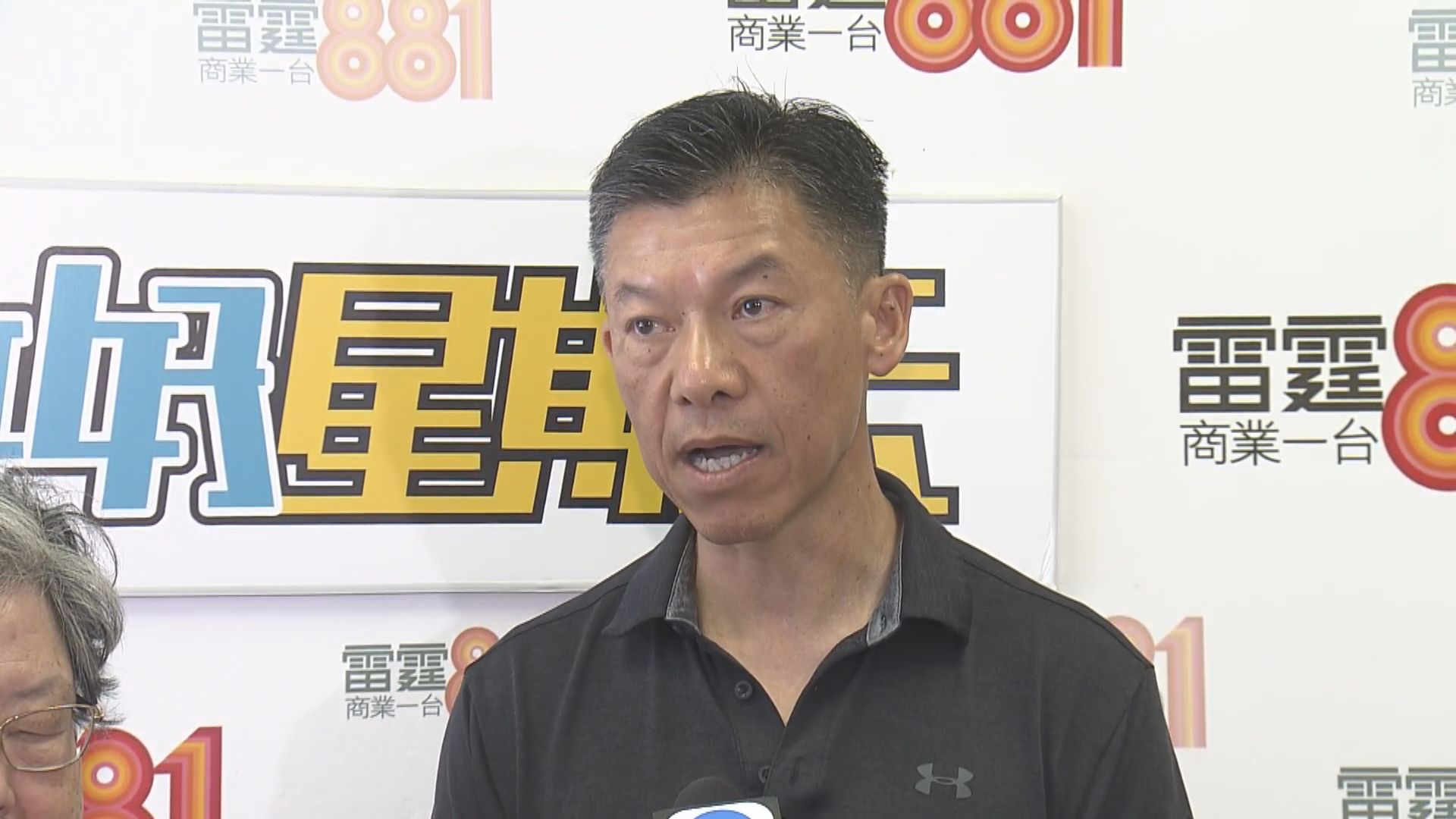 荷里活廣場謀殺案 市民續獻花悼死者 學者倡善用社工支援精神病人