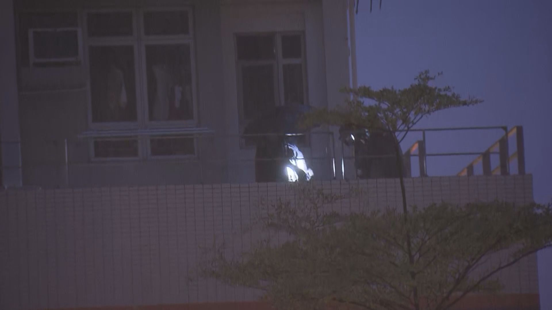 天水圍女子持刀襲擊丈夫後墮樓亡