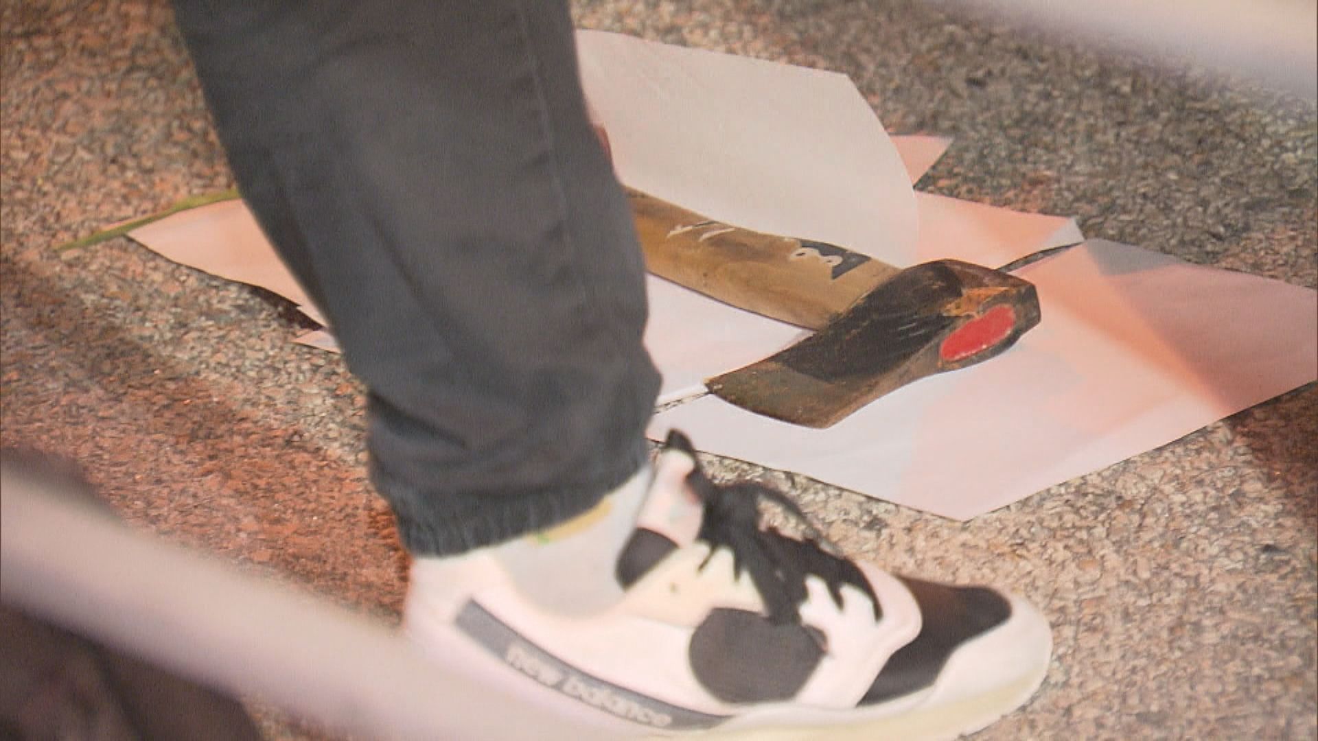 油麻地私家車被截停司機遇襲中刀傷