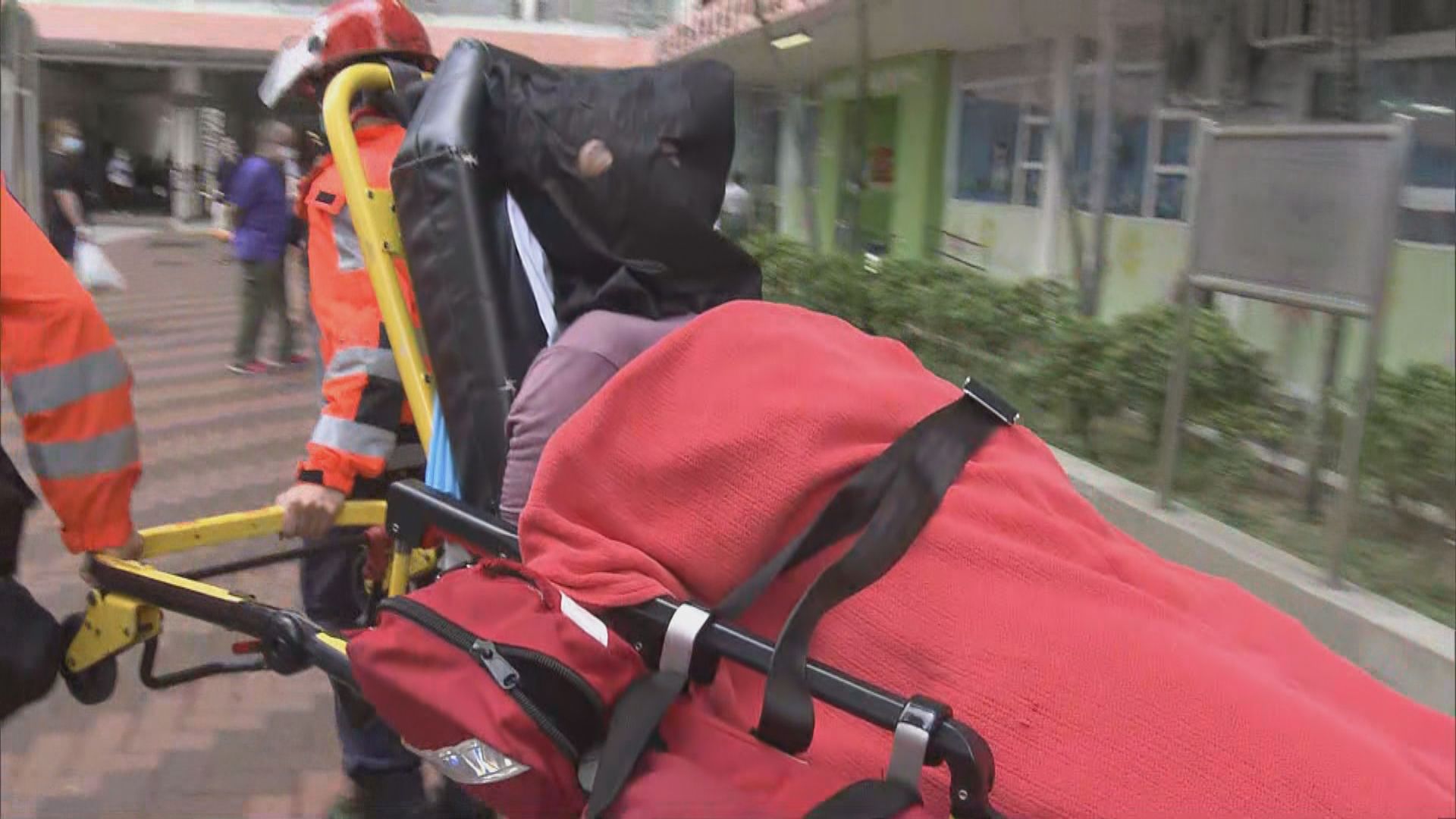 竹園南邨男子遇襲身中多刀　疑兇當場被捕