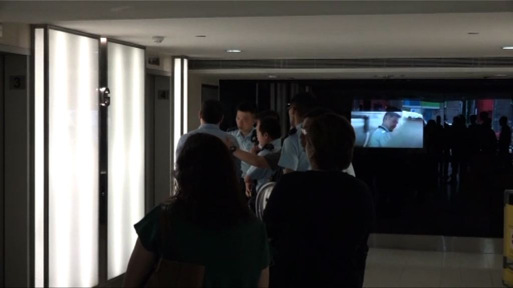 長沙灣廣場傷人案一男子中多刀送院