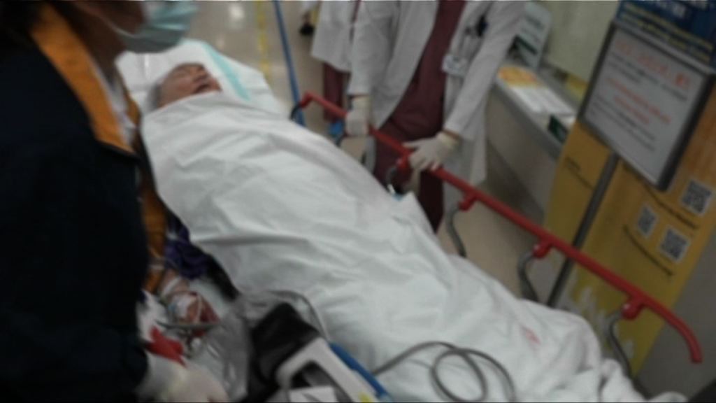 女兒疑因瑣事斬傷八旬父親被捕