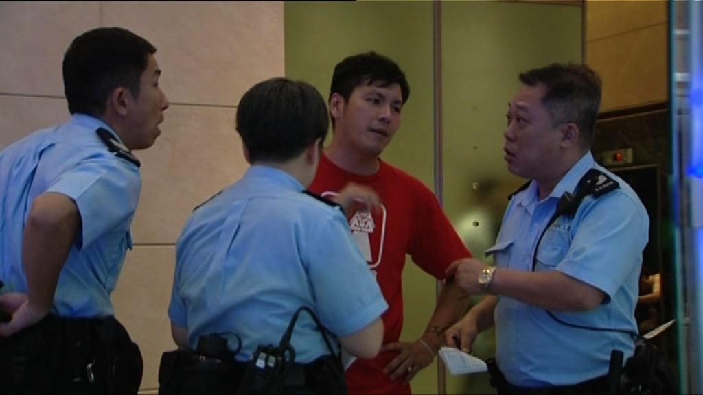 觀塘傷人案兩男被斬傷　警追捕兇徒